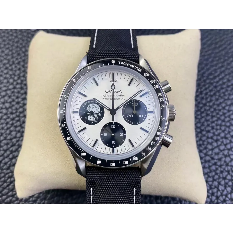 Omega Speedmaster "Silver Award" 50th Anniversary Snoopy 310.32.42.50.02.001 Replica
