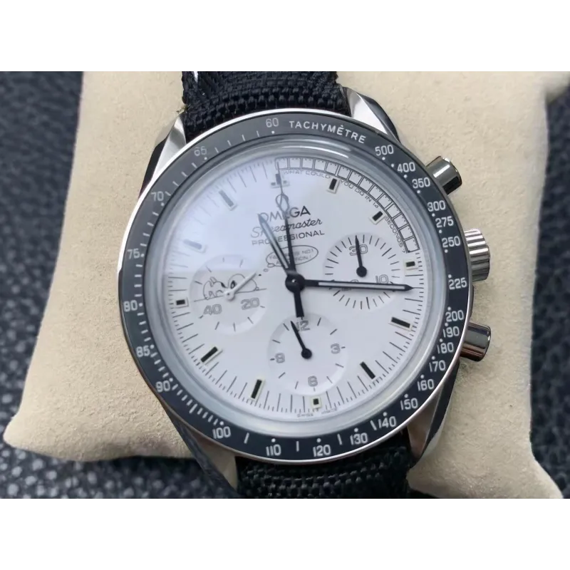 Omega Speedmaster Moonwatch Silver Snoopy 311.32.42.30.04.003 Replica - White Dial