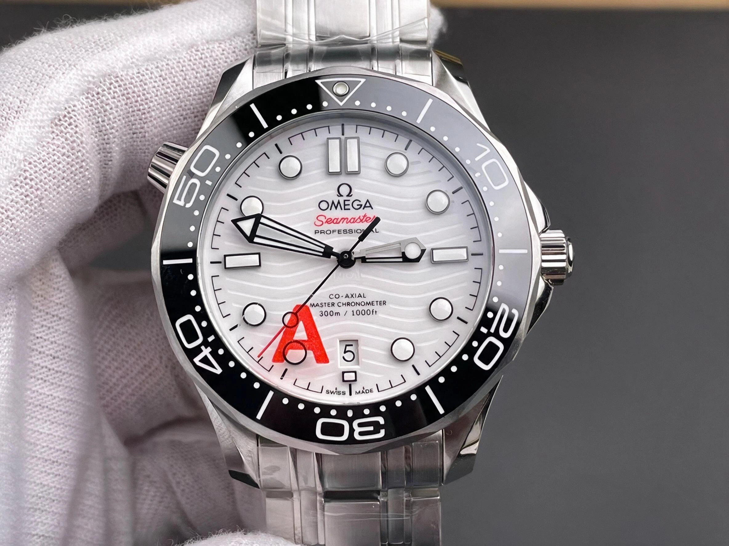 Omega Seamaster Diver 300M white ceramic 210.30.42.20.04.001 replica